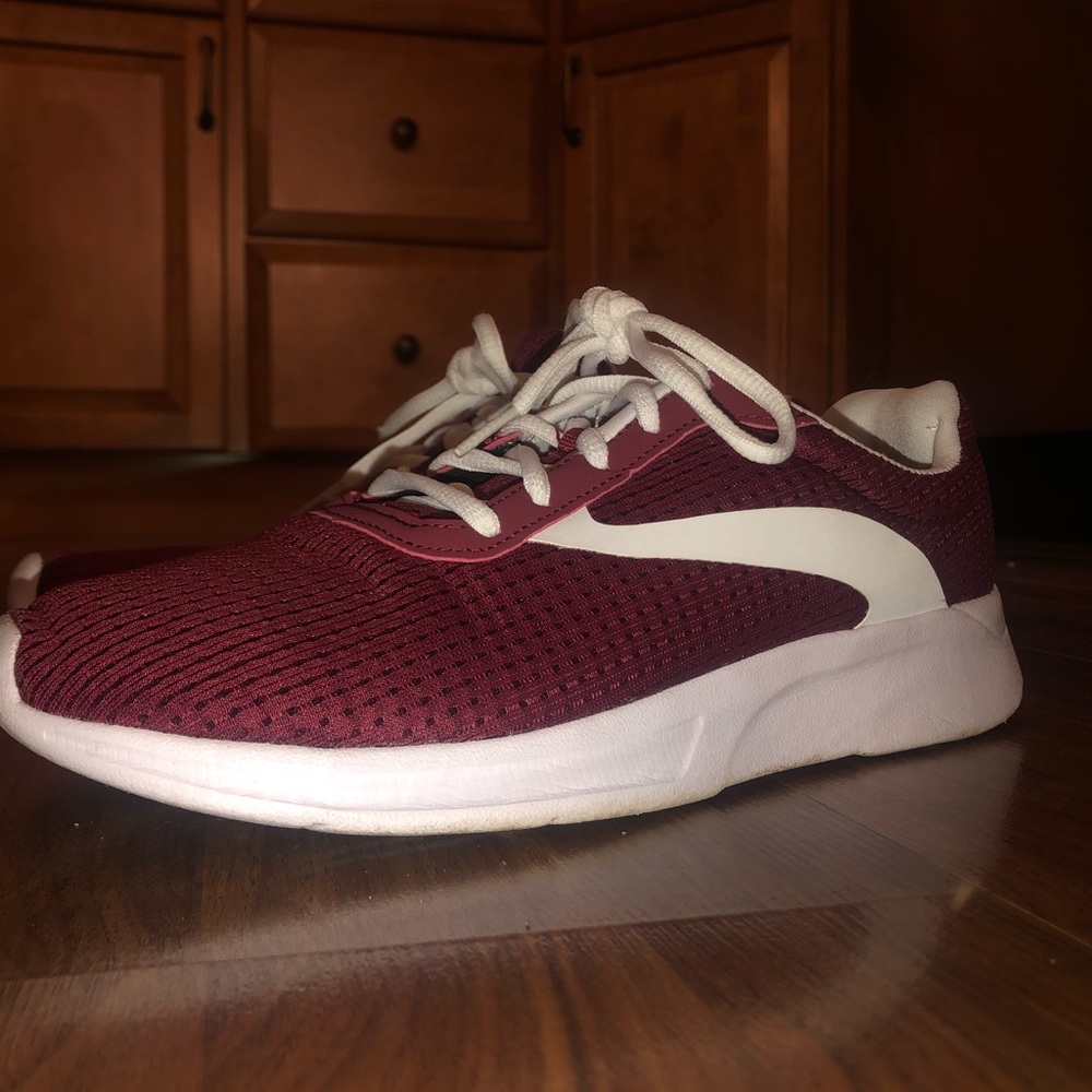 WOMENS ATHLETIC WORKS MAROON SNEAKER